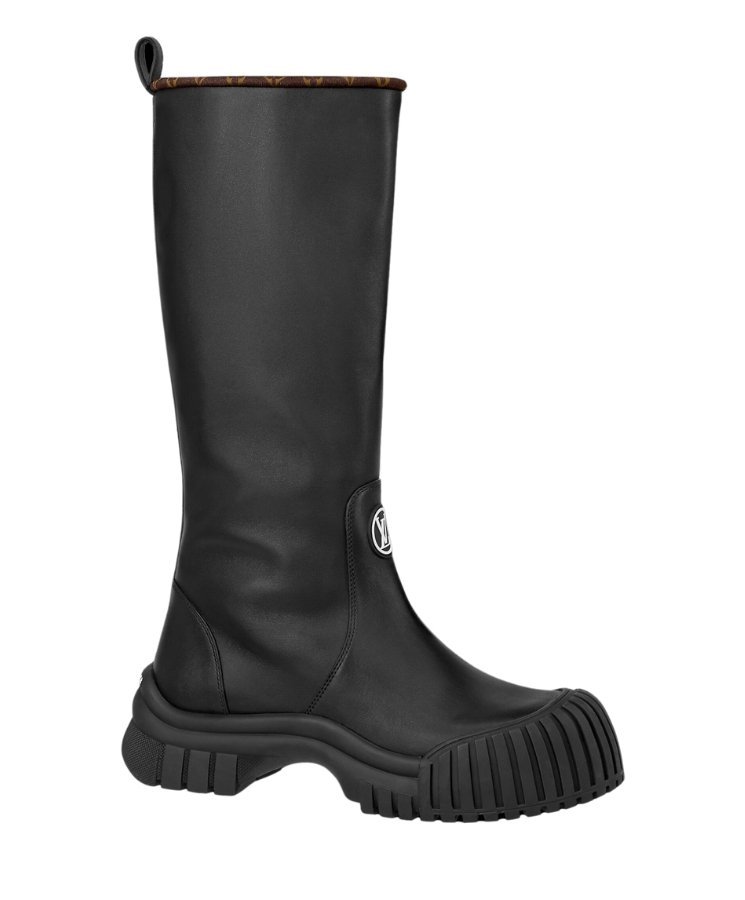 Rubinroter-flacher-hoher-Stiefel.jpg